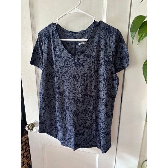 Tek Gear women’s size large DryTek t-shirt - Picture 2 of 7